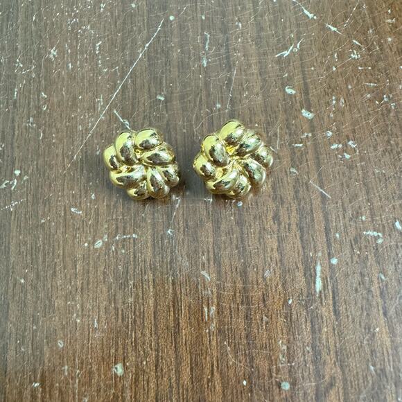 Napier VINTAGE gold tone Floral Knot Stud‎ Earrings for pierced ears - Picture 1 of 5